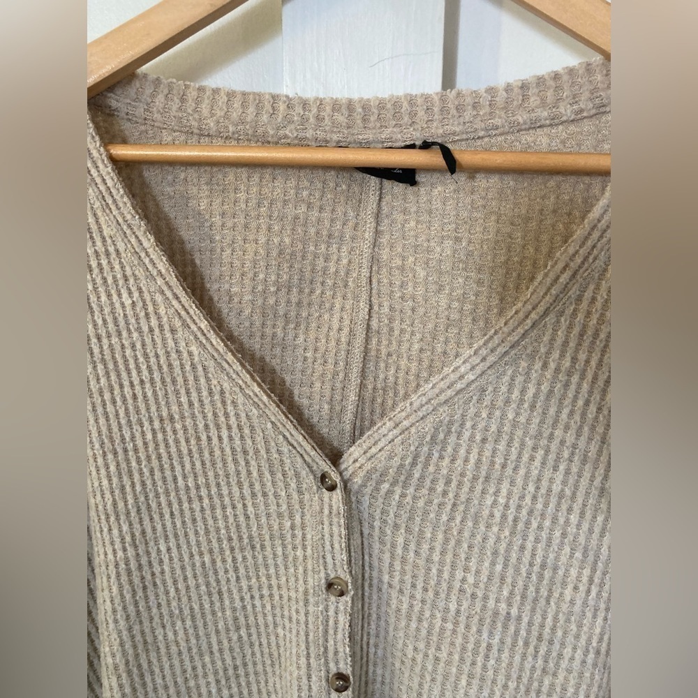 OUT from under Urban Outfitters waffle knit cardigan sweater medium tan - Picture 4 of 9